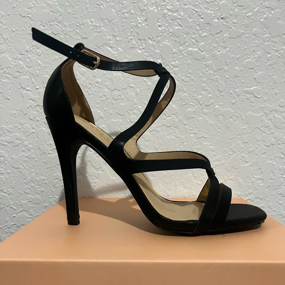 NEW Kayleen by Los Angeles Black Heels